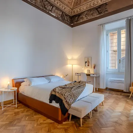 Storico In Zona Barberini Lejlighed *
