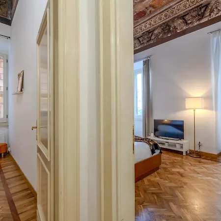 Storico In Zona Barberini Apartamento *