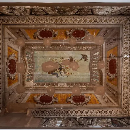 Storico In Zona Barberini Roma