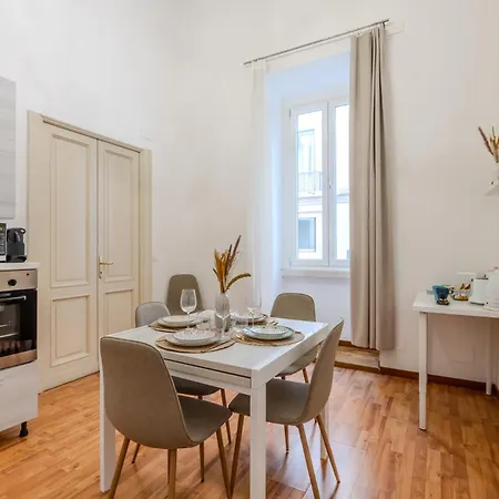 Apartamento Storico In Zona Barberini *